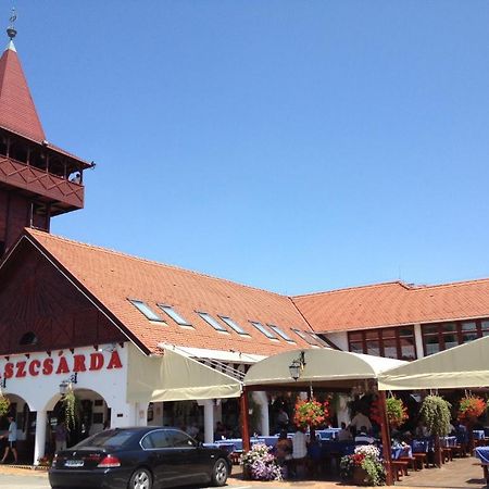 Fehertoi Halaszcsarda Es Szalloda Szatymaz Экстерьер фото