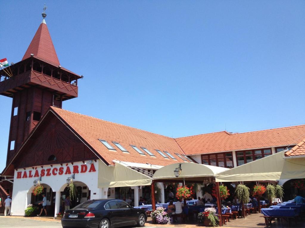 Fehertoi Halaszcsarda Es Szalloda Szatymaz Экстерьер фото