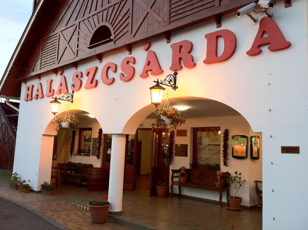 Fehertoi Halaszcsarda Es Szalloda Szatymaz Экстерьер фото